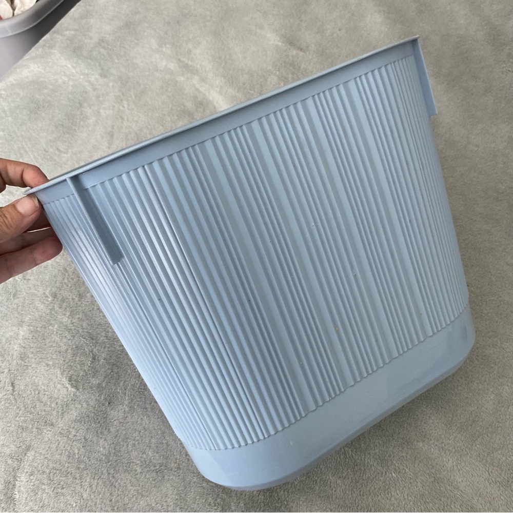 Rubbermaid Wastebasket